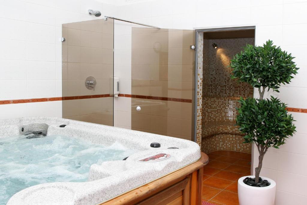 Hotel Sinchronas Telšiai Esterno foto